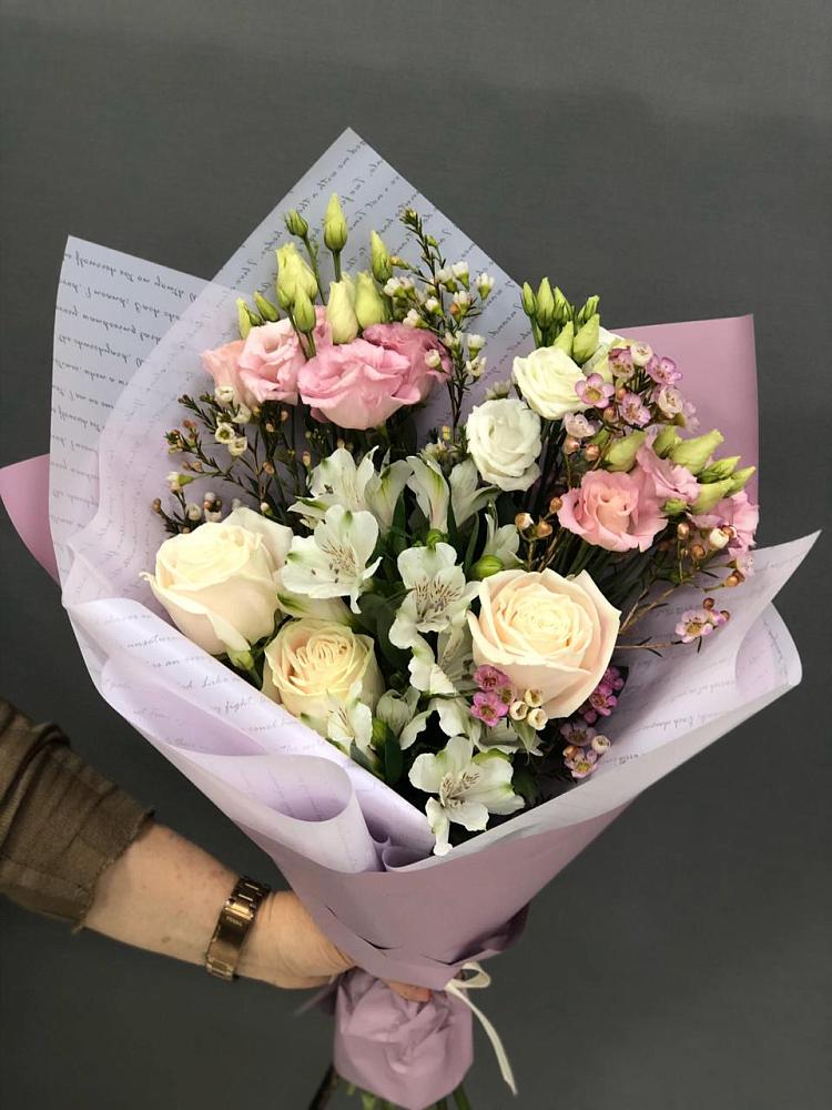 Букет цветов из: Альстромерии, Розы и Лизиантусы в Кушве