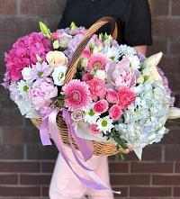 Композиция солнечный день в Кушве Цветочная композиция из Розы, Хризантемы, Пионы и Лизиантусы в корзине в Кушве