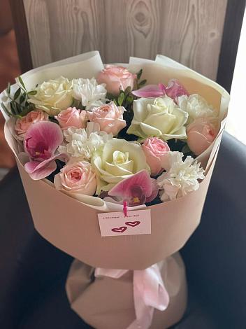 Букет цветов из: Орхидеи, Розы и Гвоздики в Кушве