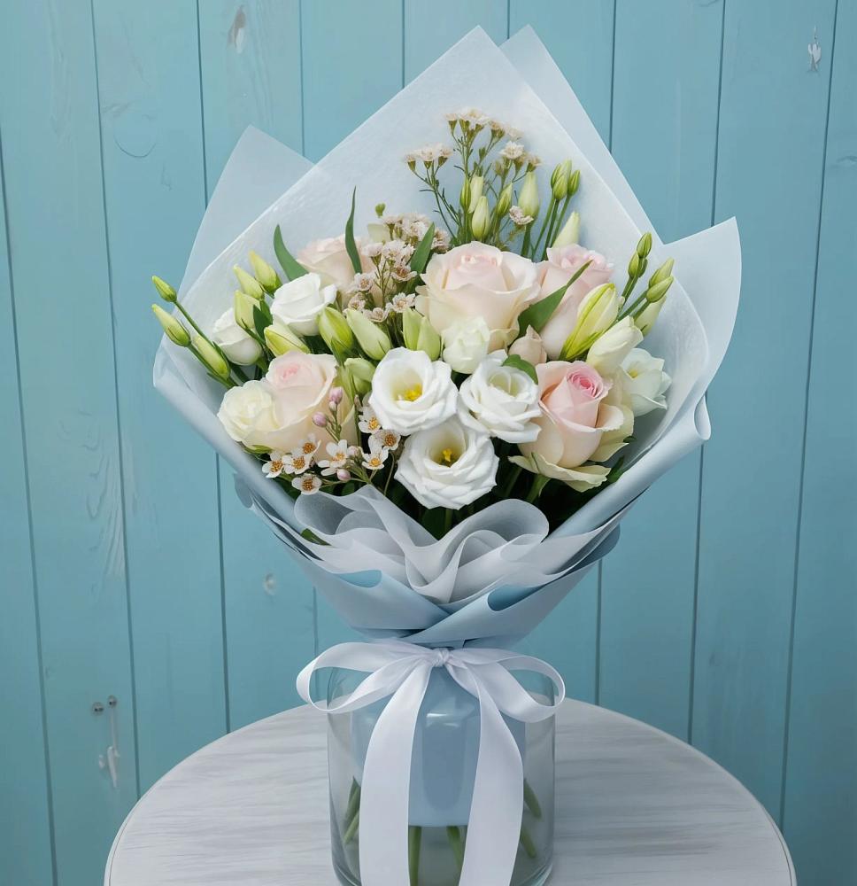 Букет цветов из: Розы и Лизиантусы в Кушве