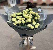 Букет Белые кустовые розы Солинеро в Кушве