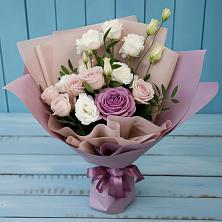 Букет цветов из:  Розы и Лизиантусы в Кушве