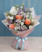 Букет цветов из:  Лизиантусы, Розы, Альстромерии и Гипсофила в Кушве