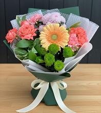Букет цветов из:  Гвоздики, Розы, Герберы и Хризантемы в Кушве