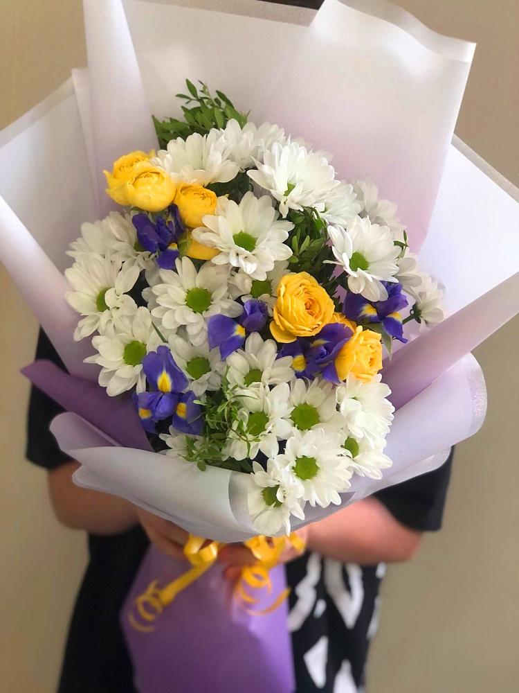 Букет цветов из: Ирисы, Хризантемы и Розы в Кушве