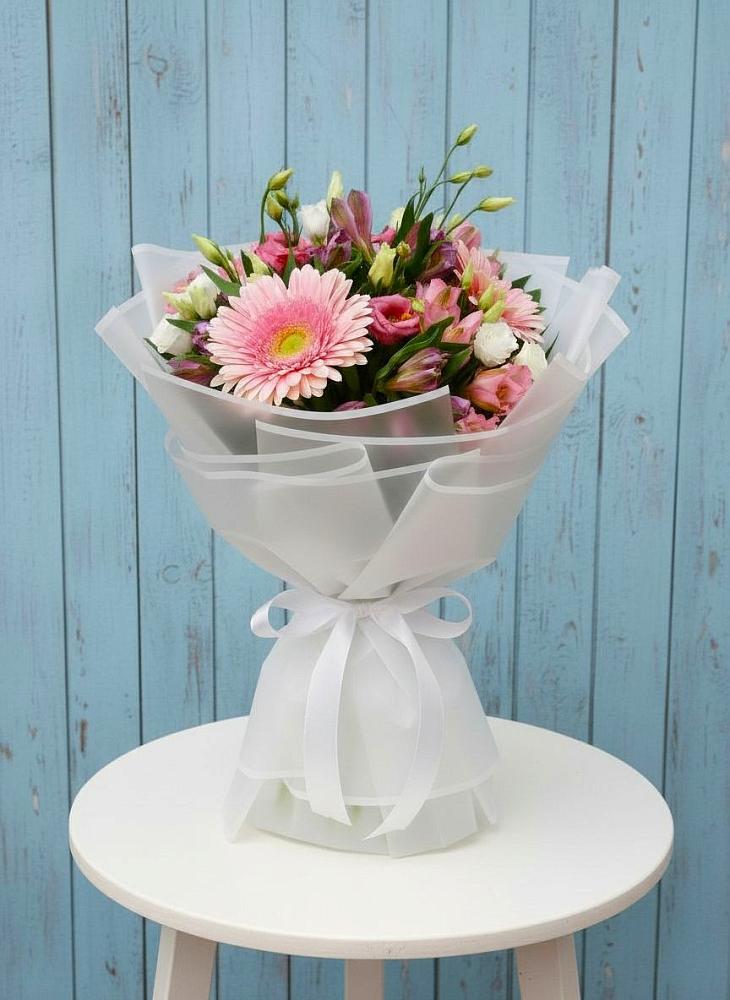 Букет цветов из: Герберы, Альстромерии и Лизиантусы в Кушве