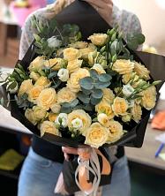 Букет птица счастья в Кушве Букет цветов из: Розы и Лизиантусы в Кушве