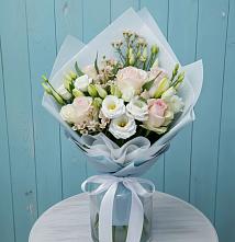 Букет цветов из:  Розы и Лизиантусы в Кушве