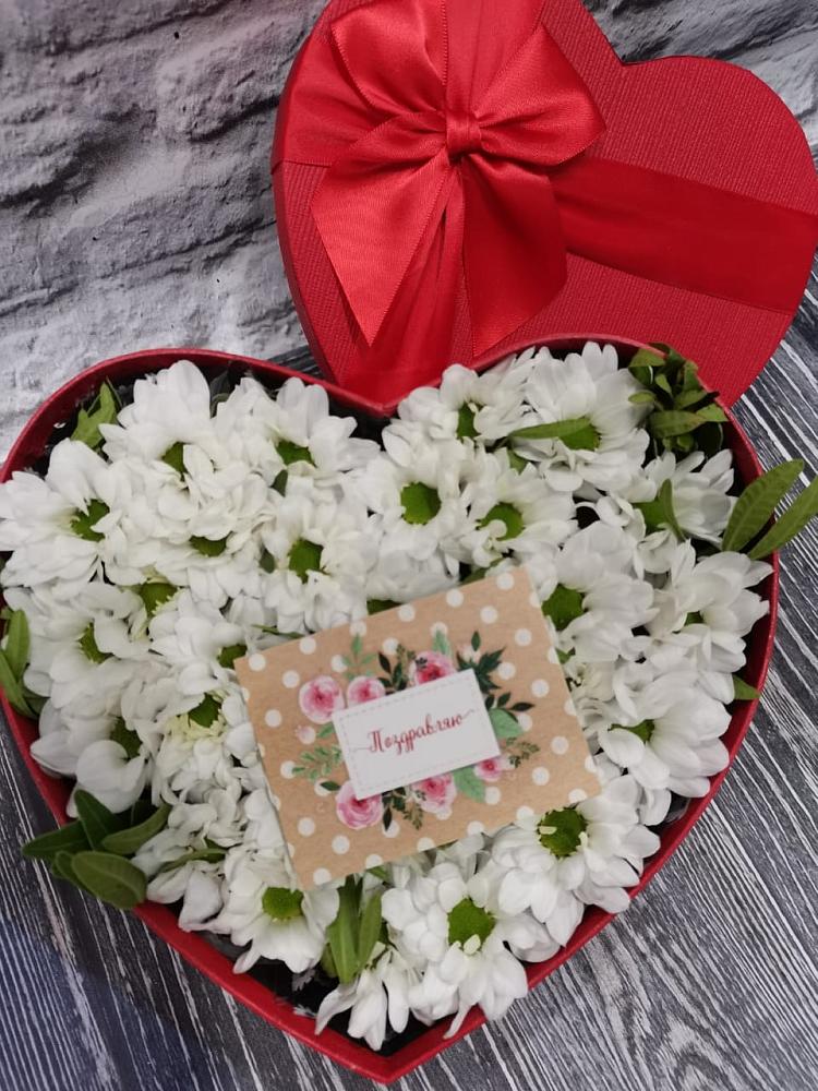 Цветочная композиция из Хризантемы в виде сердца в Кушве