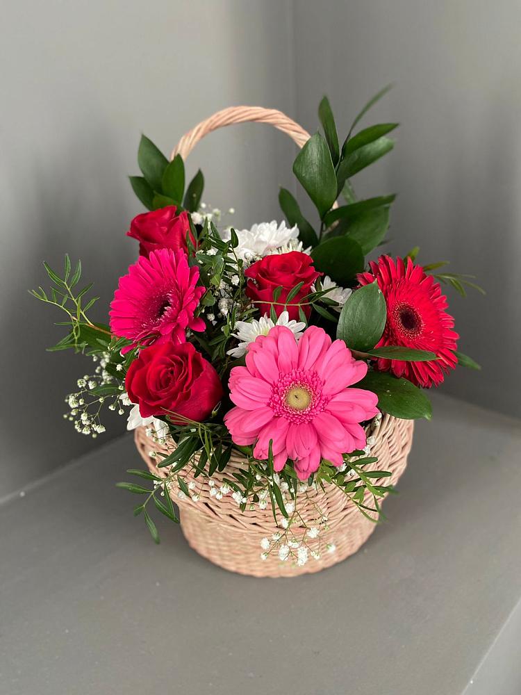 Цветочная композиция из Розы, Хризантемы и Герберы в корзине в Кушве