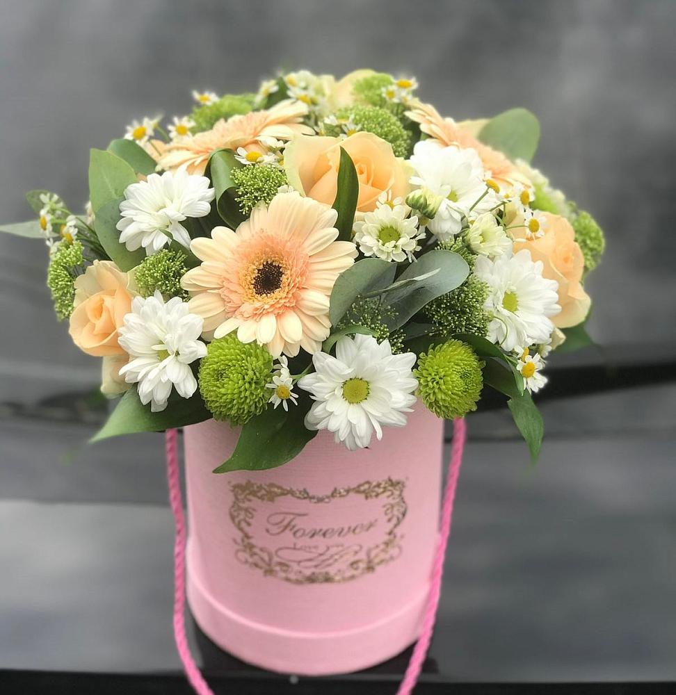 Цветочная композиция из Розы, Герберы и Хризантемы в шляпной коробке в Кушве