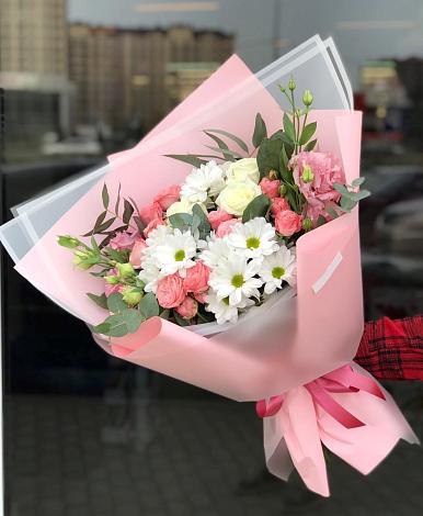 Букет цветов из: Розы, Лизиантусы и Хризантемы в Кушве