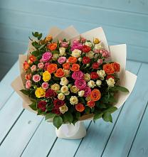 Букет Микс из разноцветных кустовых роз в Кушве