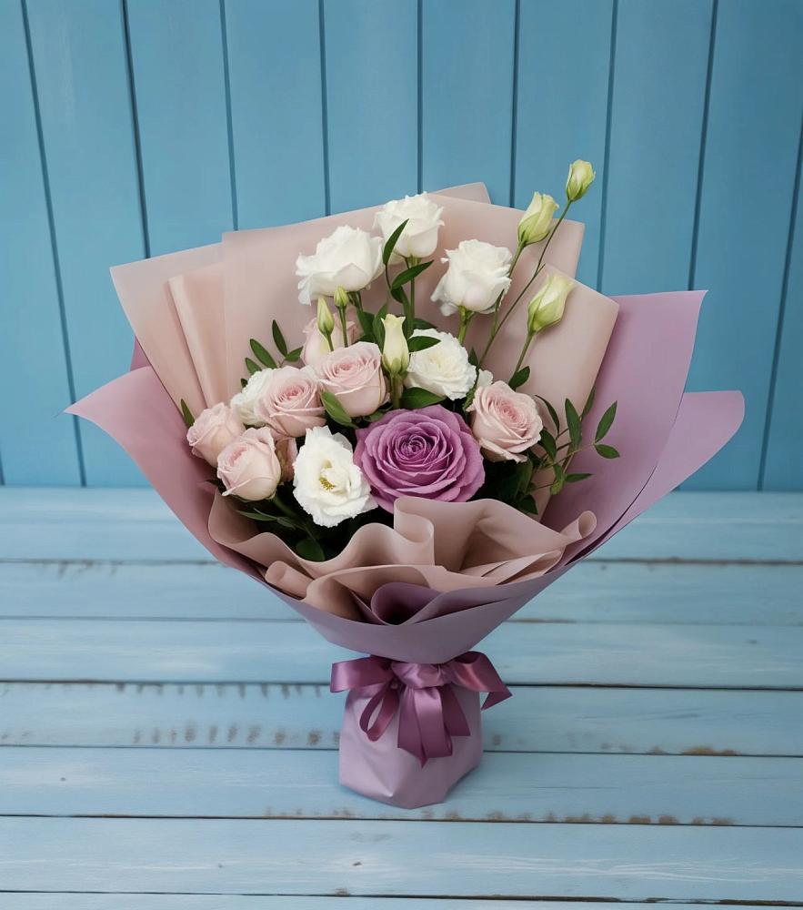 Букет цветов из: Розы и Лизиантусы в Кушве